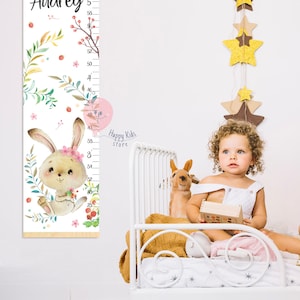 Groeimeter konijntje met bloemen en aardbeien Gepersonaliseerde hoogtemeter Baby meisje konijn decor kinderkamer Douchecadeau