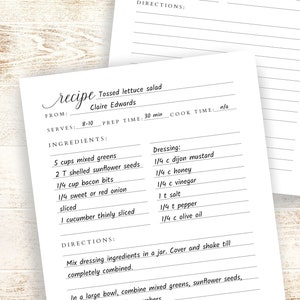Peut inclure: Une carte de recette imprimable pour une salade de laitue m&eacute;lang&eacute;e avec des instructions et une liste d'ingr&eacute;dients, y compris des salades m&eacute;lang&eacute;es, des graines de tournesol, des lardons, des oignons rouges, des concombres, de la moutarde de Dijon, du miel, du vinaigre, du sel, du poivre et de l'huile d'olive.