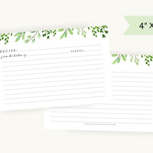 K&ouml;nnte beinhalten: Zwei druckbare Rezeptkarten mit einem gr&uuml;nen Blatt-Rand. Die obere Karte hat den Text "REZEPT: aus der K&uuml;che von" und "SERVIERT:" Die untere Karte hat den Text "burngirlstudio.com". Die Karten sind 10,16 cm x 15,24 cm gro&szlig;.