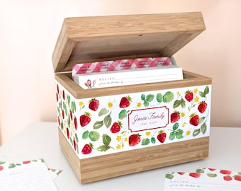 Caja de madera personalizada para recetas con estampado de fresas, separadores de acuarela y tarjetas para recetas / Capacidad para tarjetas de recetas de 4x6 pulgadas.