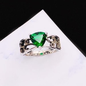 Sterling Silver Green Cubic Zirconia Statement Ring, Green Gemstone Cocktail Ring, Bright Green Gemstone, Faux Emerald Ring,Filigree Setting