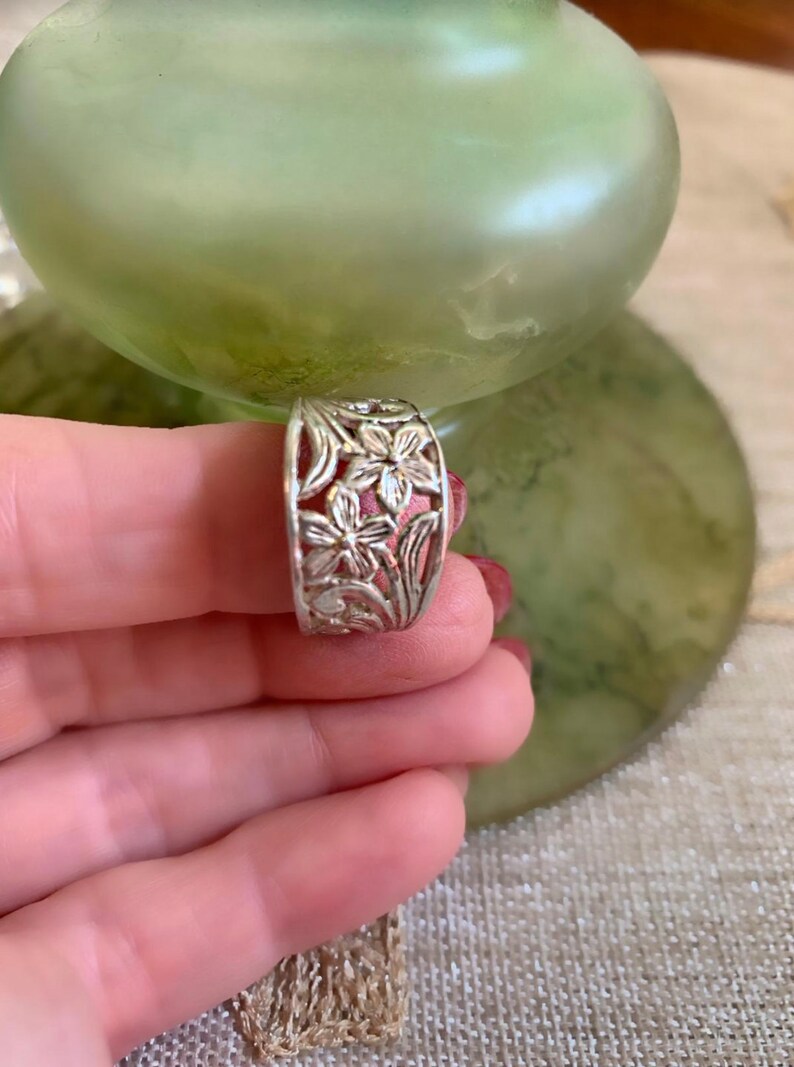 cutout flowers and swirls Sterling Silver Flower ring Vintage 925 Floral Cut Out Filigree Flowers