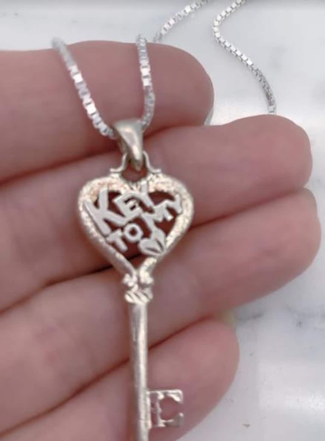 ★VINTAGE HOLLYWOOD★ Keyhole Heart Necklace Padlock Heart Necklace – mariachristofilis