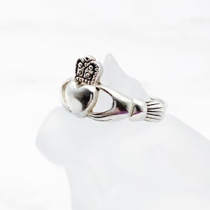 Claddagh Ring, Crown Represents Loyalty, Heart Represents Love, Hands Represent Friendship, Vintage Claddagh Sterling Silver Ring