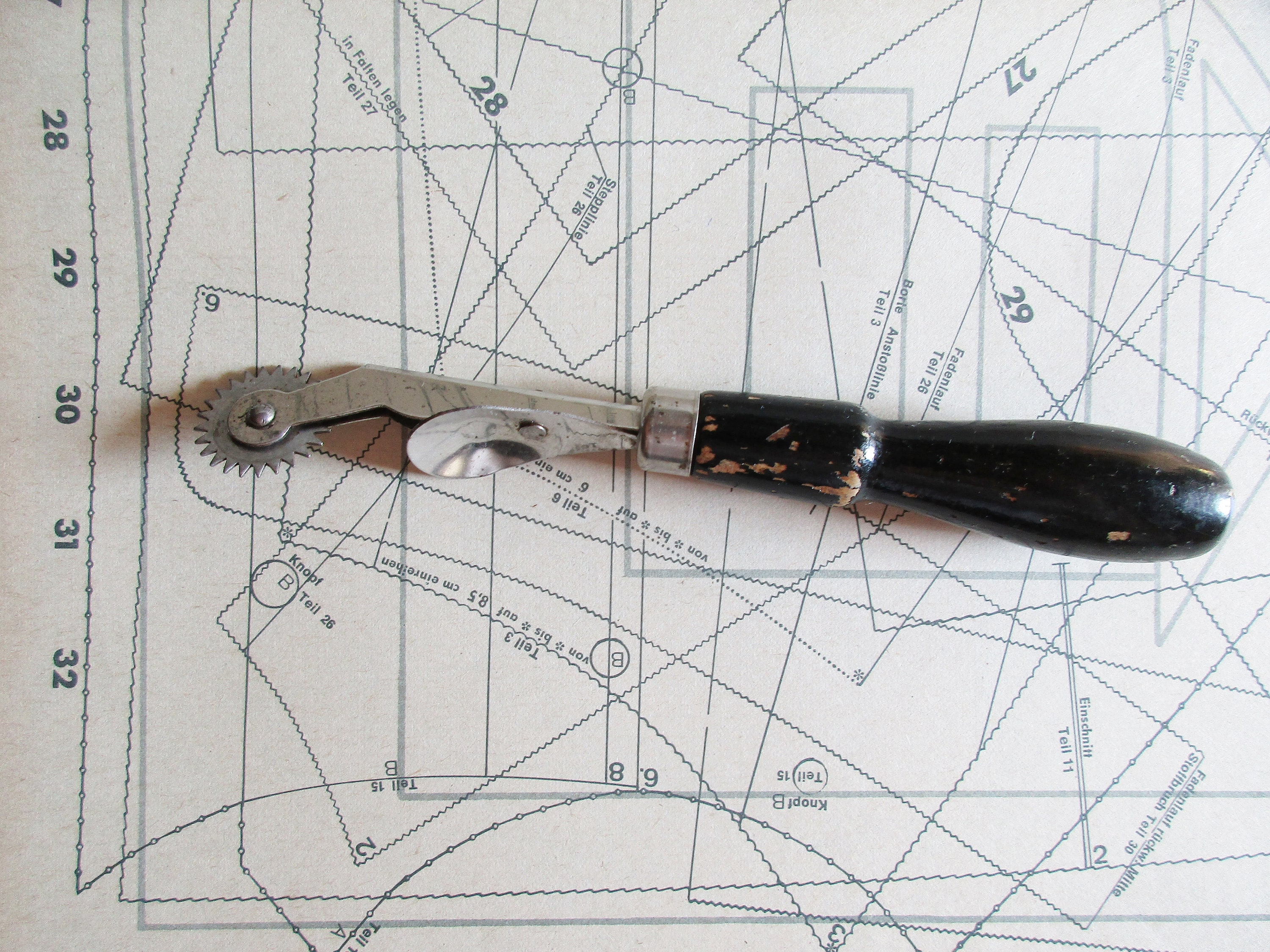 Antique Collectibles Pattern Tracer With Black Wooden Handle, Sewing Tool, Tracing  Wheel, Tailors Wheel 