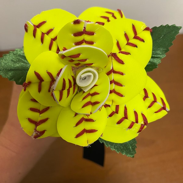 Rosa de softbol auténtica de un solo tallo