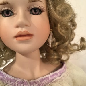 Wendy Lawton’s, poupée en porcelaine « Lilas Memories »