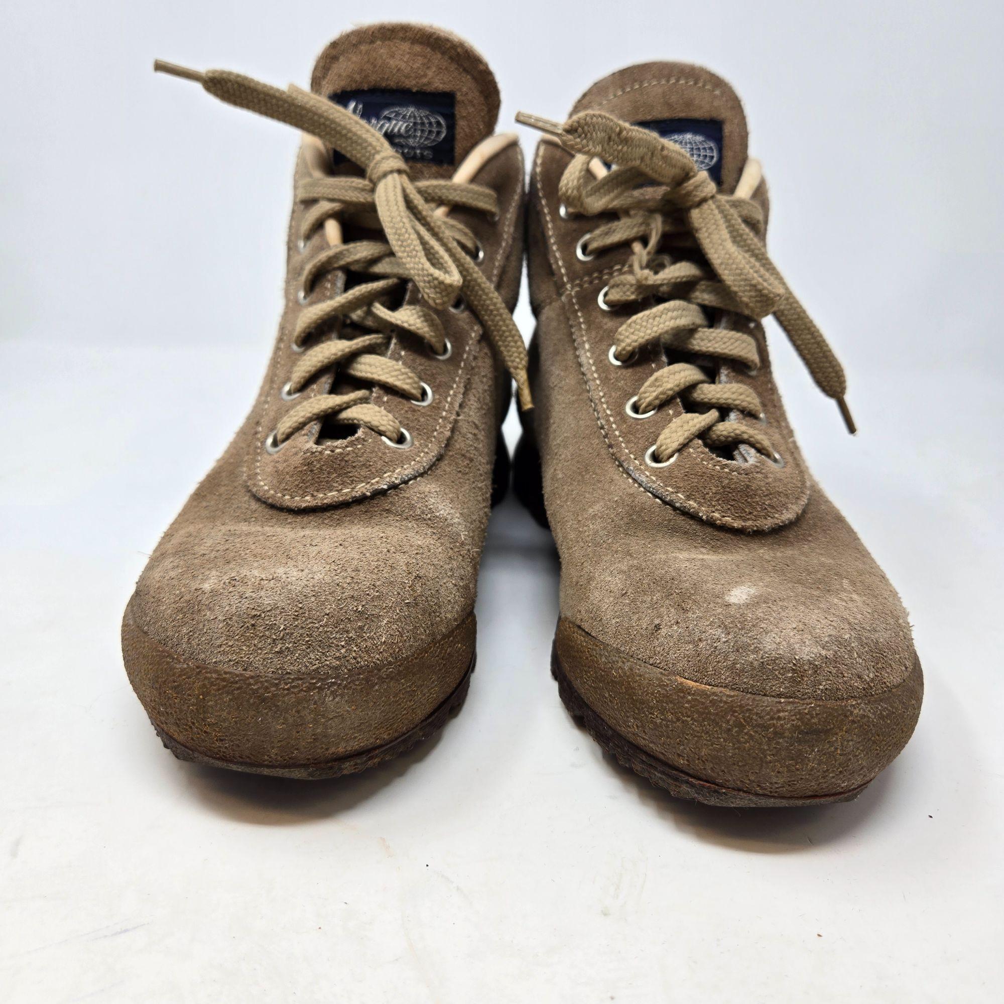 Vintage Vasque 7546 Skywalk Suede Hiking Boots Gorpcore 