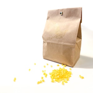Cire d'abeille 100 % biologique de qualité alimentaire | petites pastilles parfaites pour les cosmétiques, les bougies au miel, les emballages à la cire d'abeille et le bricolage