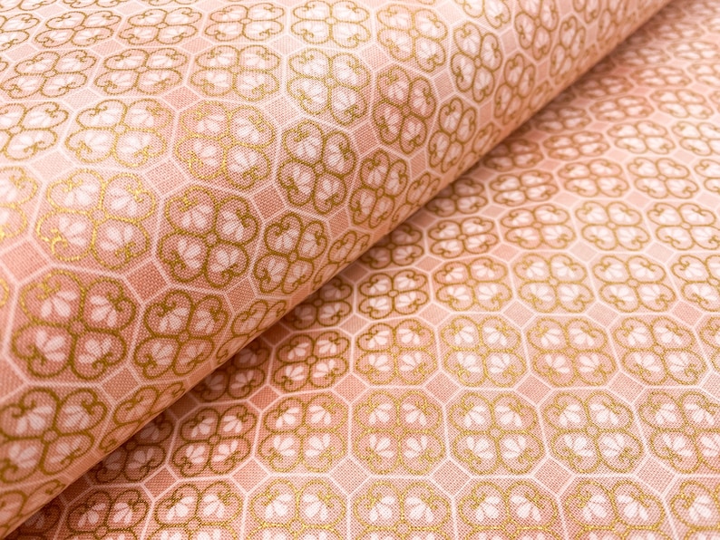 Robert Kaufman Collection Impériale Honoka magnifique tissu en coton dans des tons pastel et dorés Des ustensiles japonais pour les projets de bricolage Peach SRKM 21937