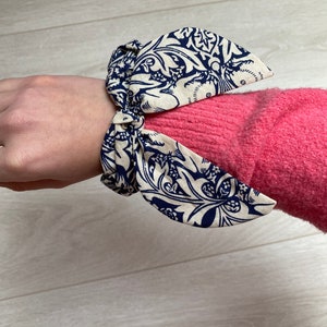 Large William Morris Brer Rabbit Bow Scrunchie.  Navy Blue. William Morris Hair Accessories. Brer Rabbit. Gift For Her. Vintage Accessories.