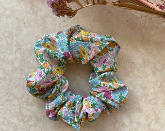 Large Liberty Scrunchie. Liberty Floral Scrunchie. Liberty Tana lawn. Liberty hair accessories. Small gift. Liberty London.