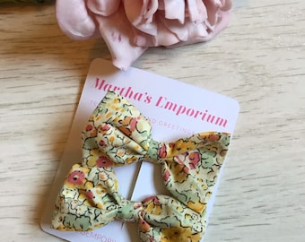Liberty bow hair clips. Liberty of London fabric clips. Girls bow hair clips. Floral hair clips. Toddler clips. Clips for babies.