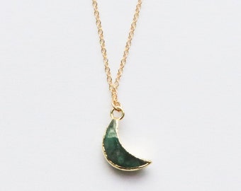 Collar de luna esmeralda / Collar con piedra natal de mayo / Colgante de piedra preciosa delicada / Regalo para ella