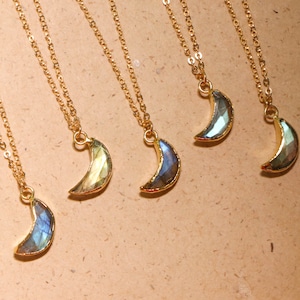 Labradorite necklace • Labradorite pendant • Tiny Labradorite Necklace • Gemstone Necklace • Gold • Healing Necklace • Crystal Necklace