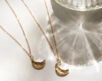 Collar de luna de citrino / Regalo de piedra natal de noviembre / Colgante de media luna delicada / Regalo para ella