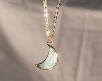 Aquamarine necklace • Tiny aquamarine pendant necklace • Dainty aquamarine jewelry • Aquamarine • Aquamarine for woman • Aquamarine moon