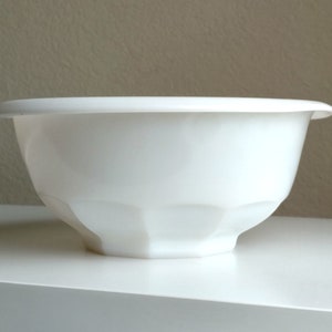 Vintage White Milk Glass Anchor Hocking 9&quot; Serving Bowl