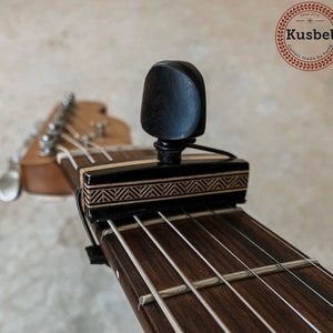 E-Gitarre aus Holz Capo / Cejilla - Geschenk für Gitarrist