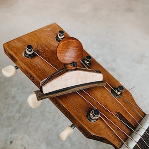 Steel String Acoustic Guitar Wooden Capo / Cejilla