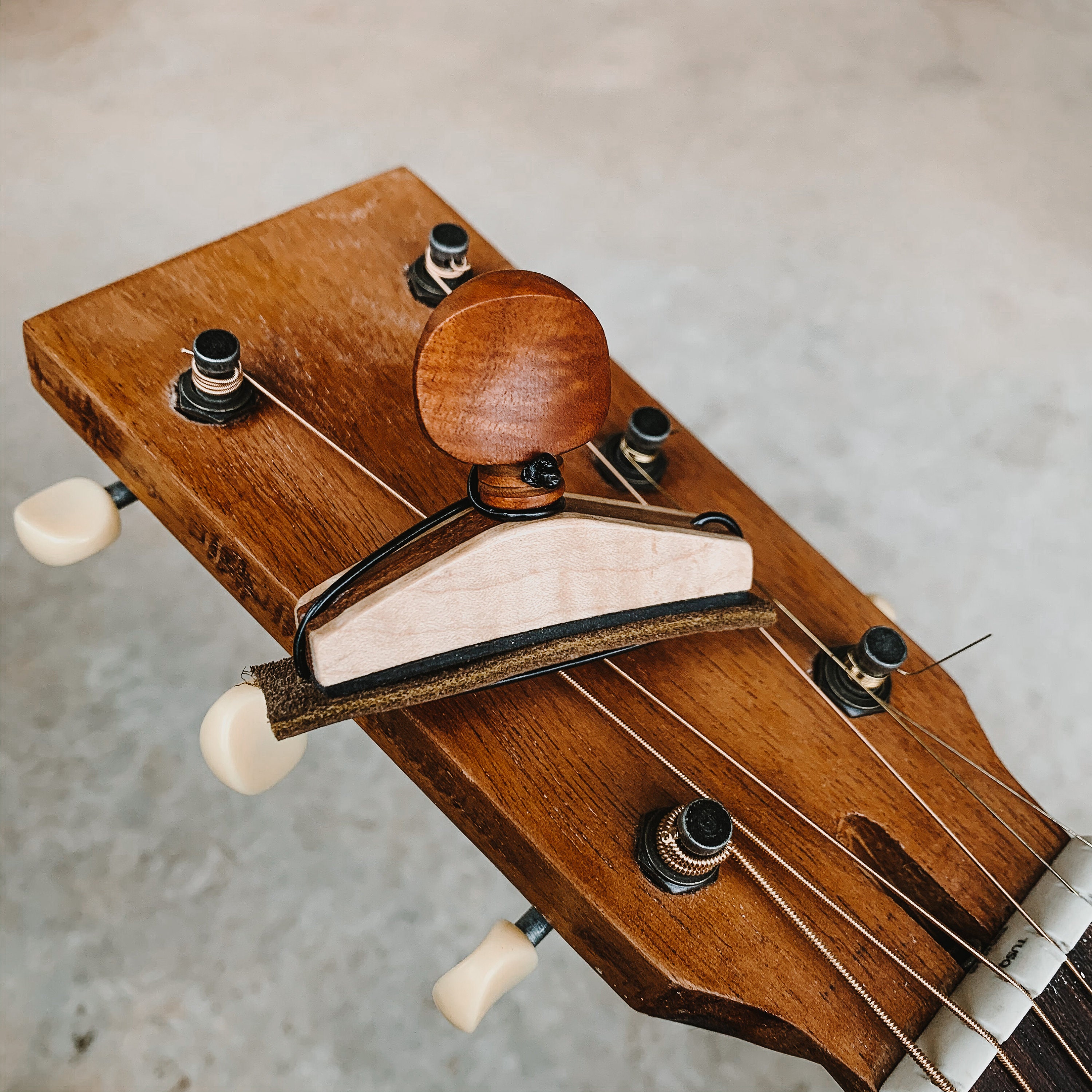 スチール弦アコースティックギター用木製カポ / Cejilla - Etsy 日本