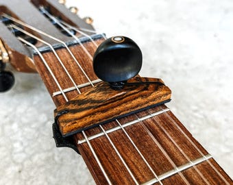 Capo Cejilla en bois pour guitare classique / flamenco.