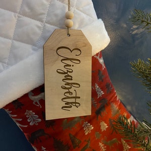 Etiqueta de nome de meia gravada, corte a laser, gravação a laser, decoração de etiqueta, embrulho para presente, etiqueta de presente de madeira, cartão de lugar de casamento, enfeite de nome, Natal
