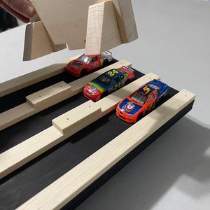 Pista per auto da corsa per bambini da 4&#39;, strada a 2 o 3 corsie, rampa in legno Matchbox da 48&quot;, Hot Wheels, pista di accelerazione, auto da corsa, rampa per camion, pista da corsa, corsie da 1,5 pollici