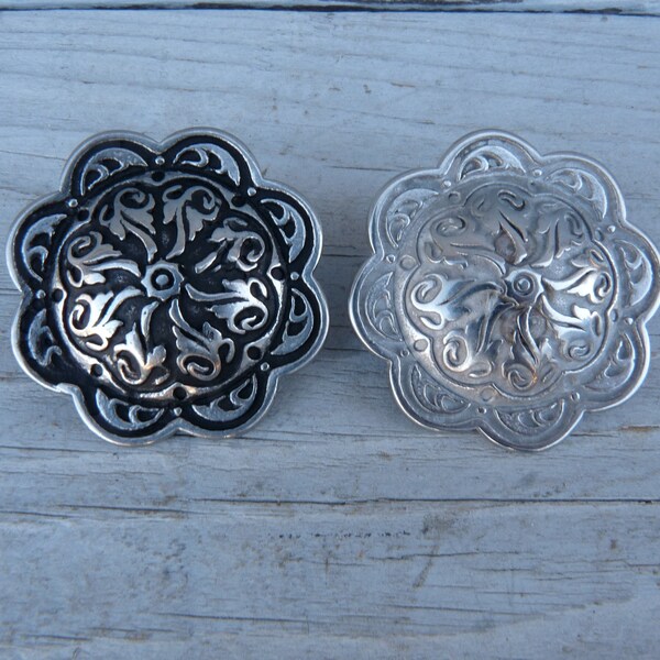 Lot of 2 PAIR Jeremiah Watt Horse Shoe Brand Floral Conchos Black Silver 1" 1-1/2"