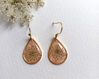 Pressed flower earrings in resin, Queen Anne's Lace