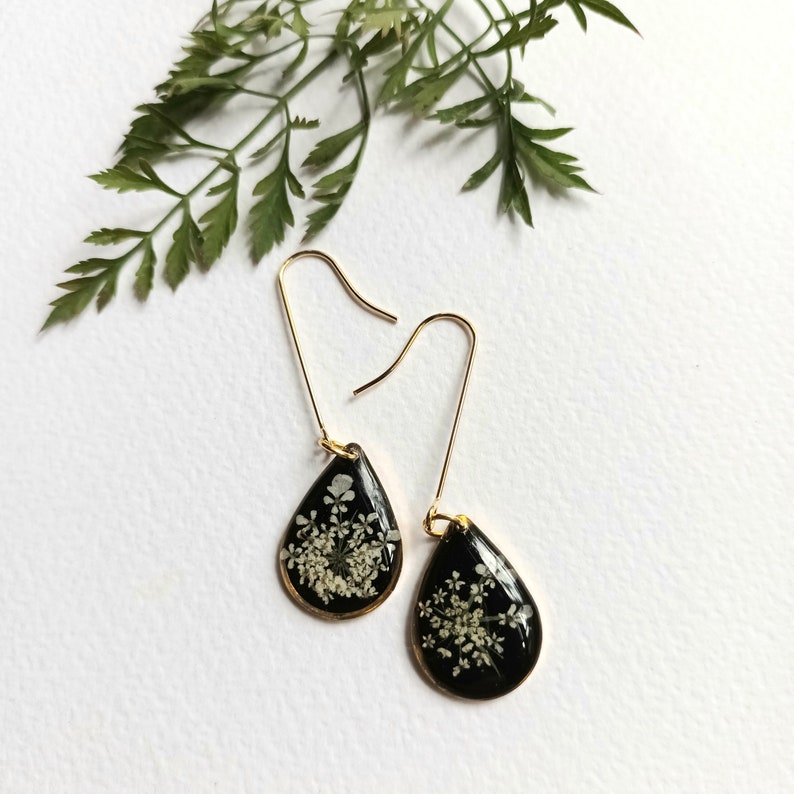 Pressed flower earrings in resin, Queen Anne's Lace image 1