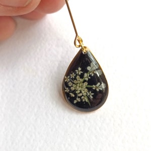 Pressed flower earrings in resin, Queen Anne's Lace image 4