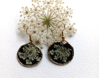 Pendientes de flores prensadas en resina, Queen Anne's Lace