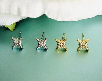 Boucles d’oreilles CZ Star Stud, boucles d’oreilles Small Stud CZ, Boucles d’oreilles 7mm Star, Studs Étoile Minimaliste, Mini CZ Star Studs, 925 Gold - Silver Star Studs