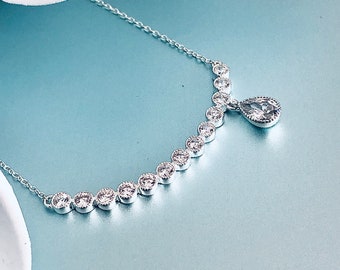 Sterling Silver Gebogen CZ met drop ketting, CZ Bar Cubic Zirconia ketting, Kubieke Zirconia Hanger-ketting. Klassieke CZ ketting bar