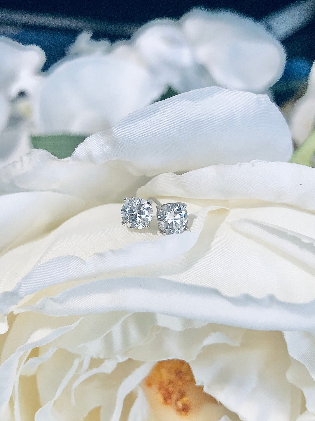 1 Carat Let Me Love You Moissanite Stud Earrings main image 1