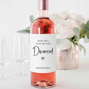 Se marie bien avec le divorce, les étiquettes de bouteilles de vin et de champagne, le cadeau de bâillon rigolo pour fête de divorce, l'étiquette autocollant imprimée de félicitations pour la rupture