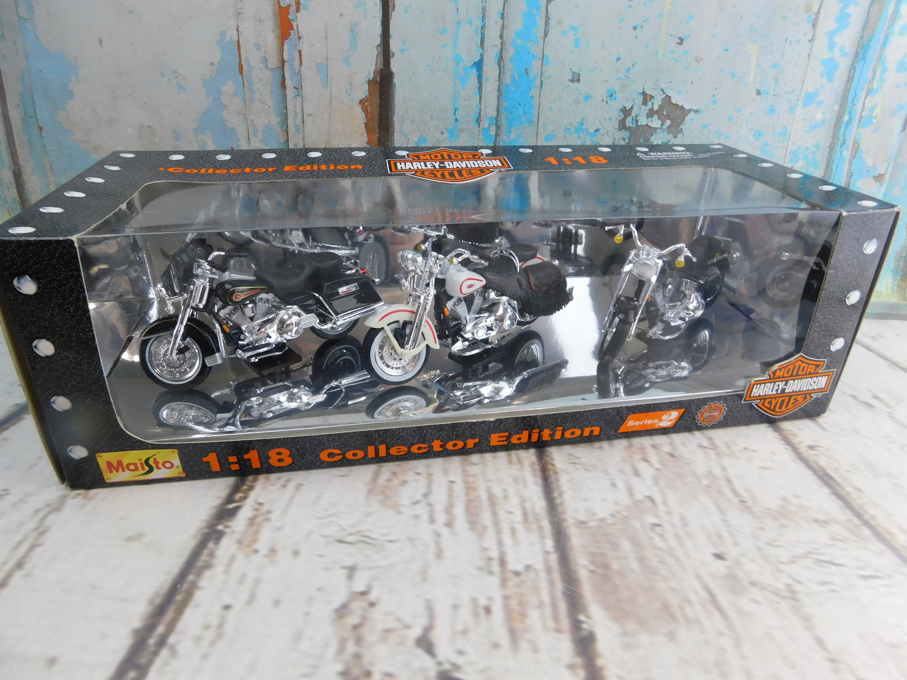Maisto HARLEY-DAVIDSON Collector Cycle Set W 3 Motorcycles 1:18 Scale