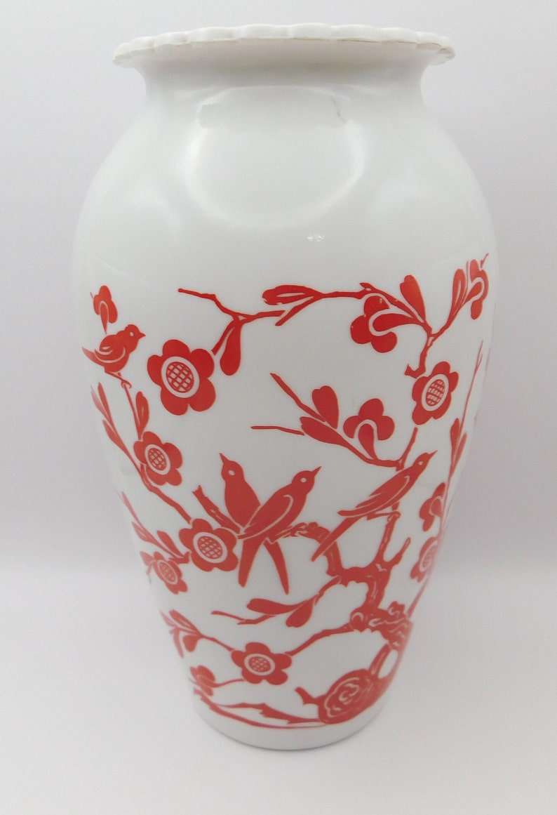 Vase en verre d'art moderne du milieu du siècle VTG avec oiseaux et branche de fleurs de cerisier 9 po. image 4