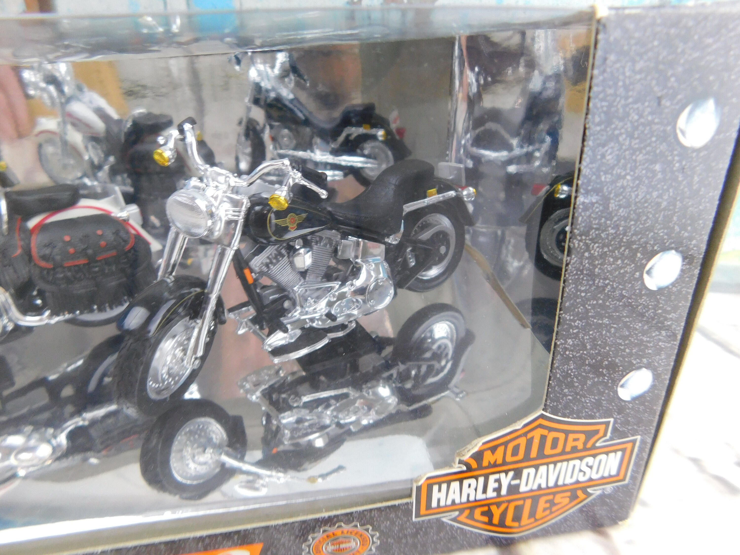 Maisto HARLEY-DAVIDSON Collector Cycle Set W 3 Motorcycles 1:18 Scale