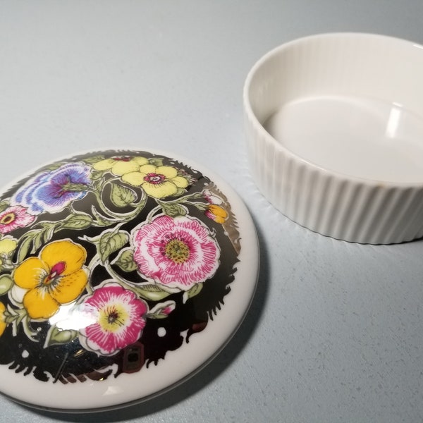 WEDGWOOD SUSIE COOPER Design Floral lustre bone china trinket box