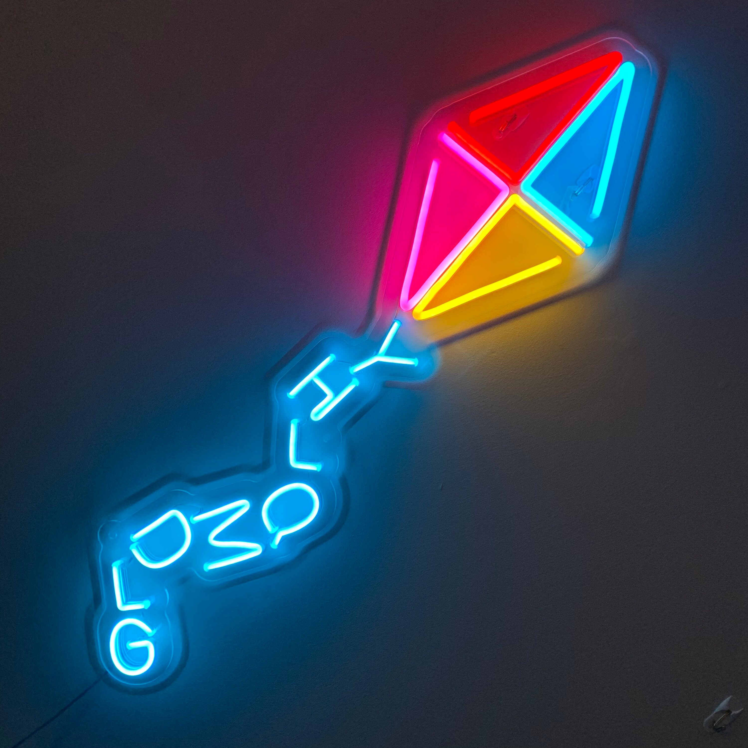 YHLQMDLG Kite Sign Custom LED Neon Sign 3 Sizes