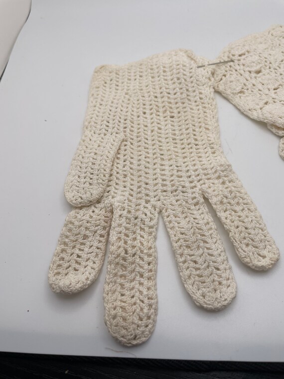 Vintage Lace Gloves - image 3