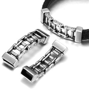 Puede incluir: Dos cierres de pulsera de metal plateado con diseño de eslabón de cadena. Los cierres están diseñados para ser utilizados con una pulsera de cuero.