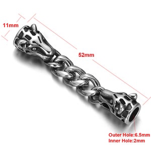 May include: A silver chain with two giraffe head ends. The chain is 52 mm long and the heads are 11 mm tall. The outer hole is 6.5 mm and the inner hole is 2 mm.