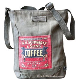 Bolso bandolera de lona militar reciclada inspirado en el café: Regalo para amantes del café
