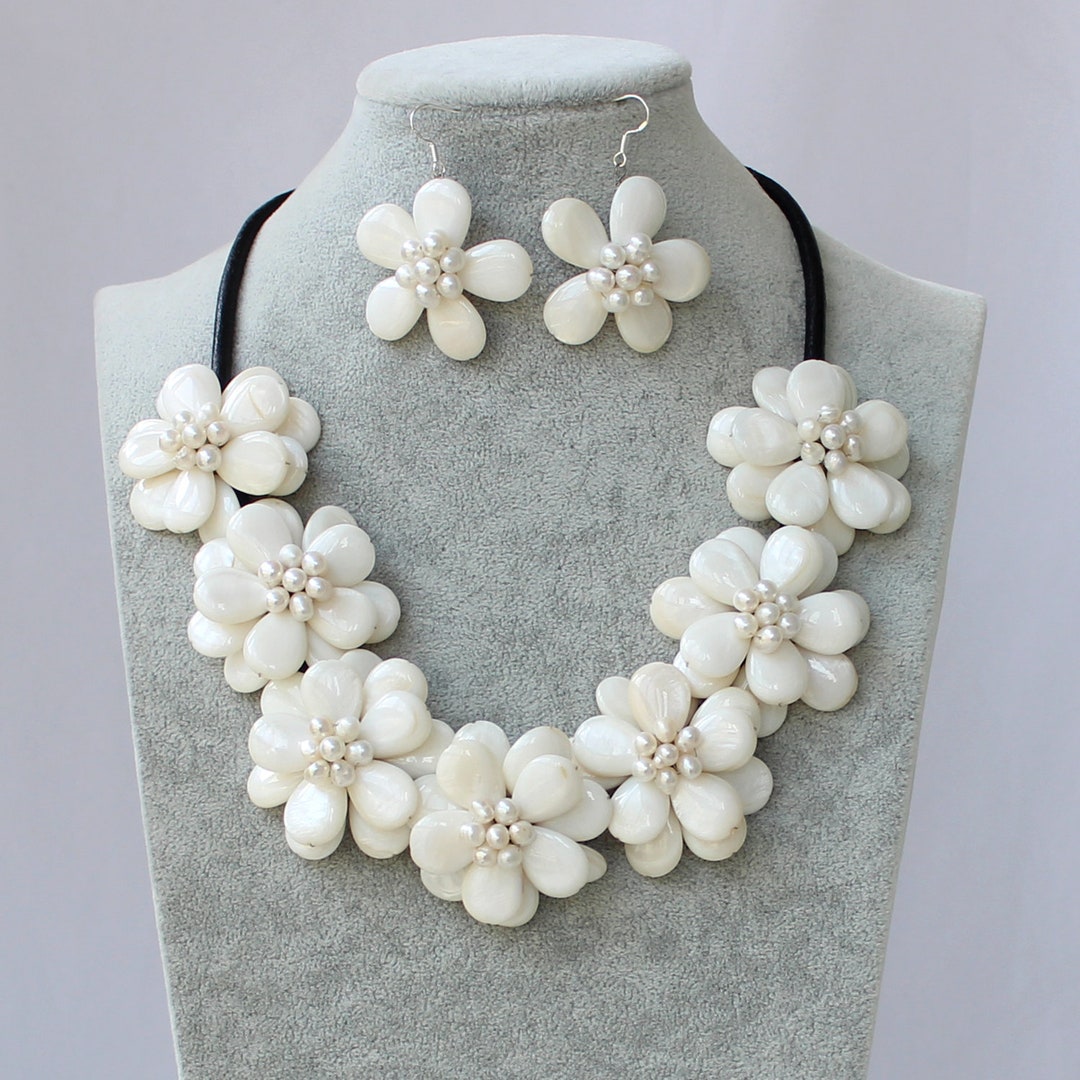 18'' Natural White Shell Flower Necklace Pearl Necklace Earrings Set ...