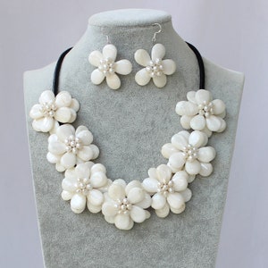 18&#39;&#39; Natural  White  Shell Flower Necklace Pearl  Necklace earrings set choker necklace Mother&#39;s Day gift, birthday present, wedding gift