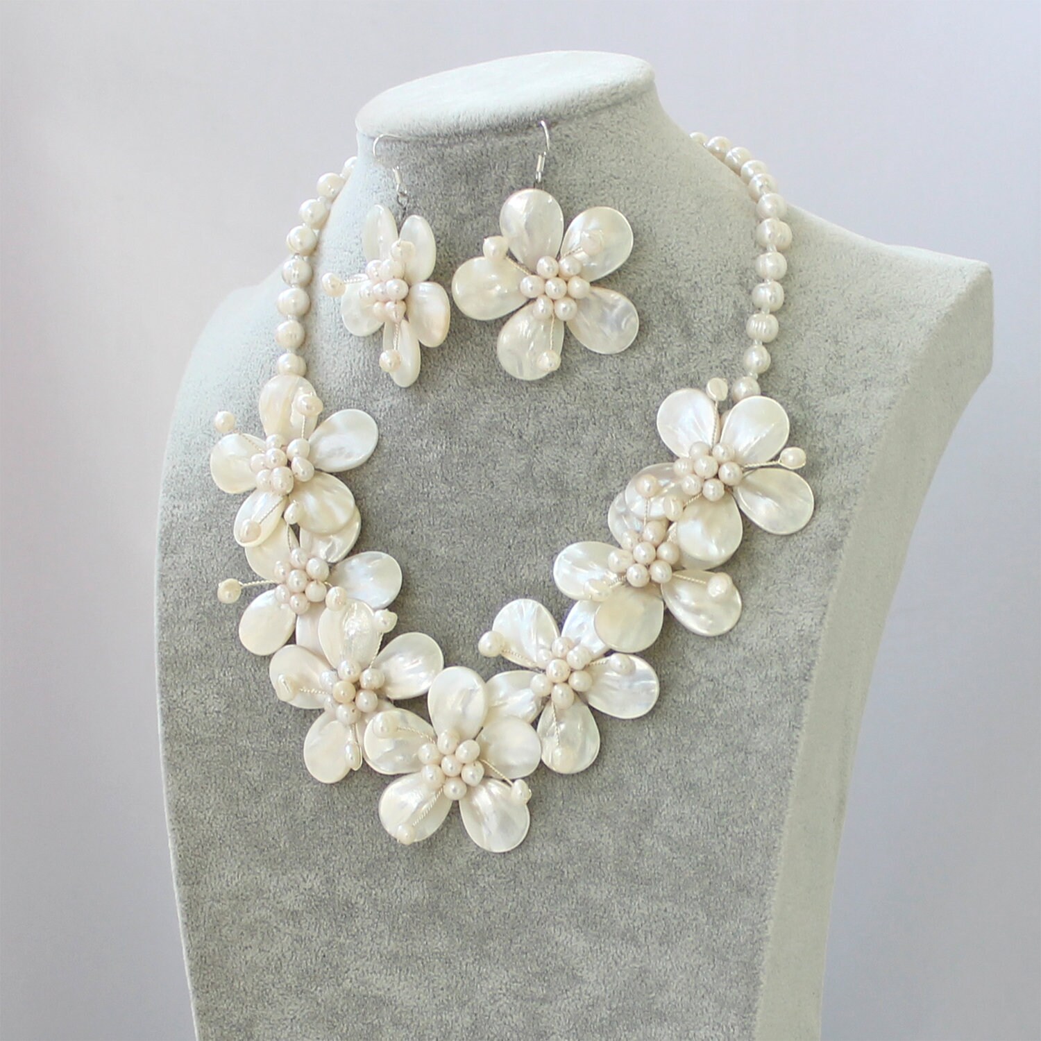 18'' Natural White Shell Flower Necklace Pearl Necklace Earrings Set ...
