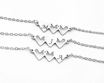 Pulsera personalizada con letras iniciales grabadas para madre, hija, hermana, mejor amiga para 3, regalo familiar, regalo del Día de la Madre, pulsera de 3 corazones
